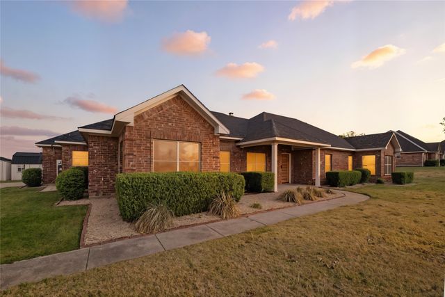 1305 E Highland Road, Waxahachie, TX 75167