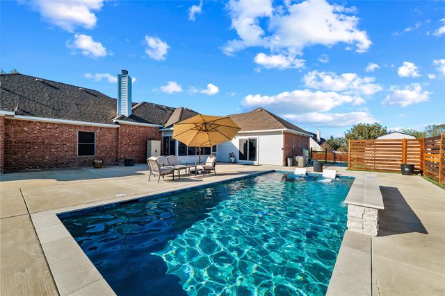 1305 E Highland Road, Waxahachie, TX 75167