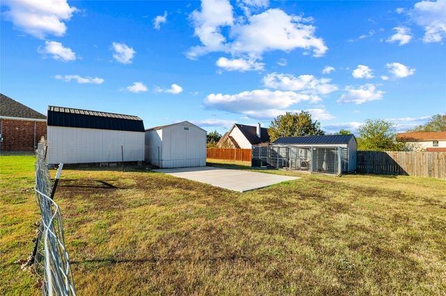 1305 E Highland Road, Waxahachie, TX 75167