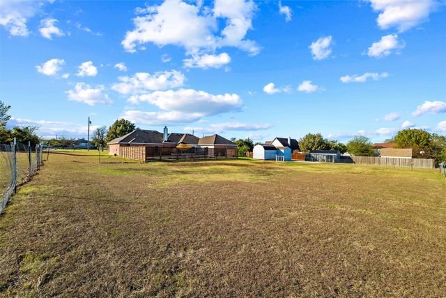 1305 E Highland Road, Waxahachie, TX 75167