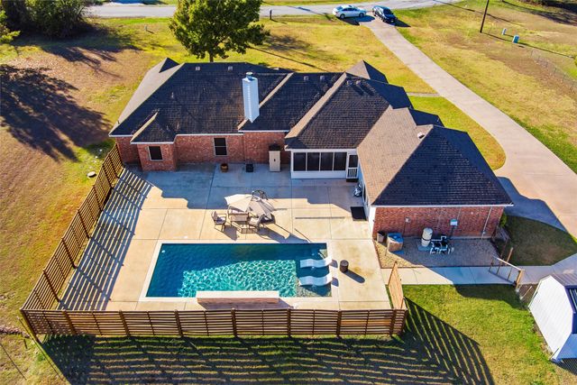 1305 E Highland Road, Waxahachie, TX 75167