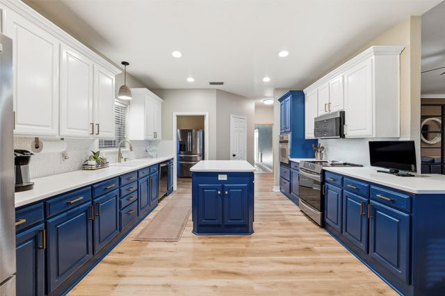 1305 E Highland Road, Waxahachie, TX 75167