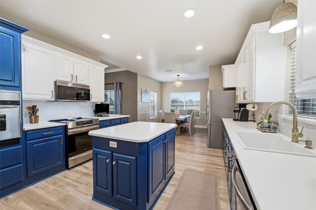 1305 E Highland Road, Waxahachie, TX 75167