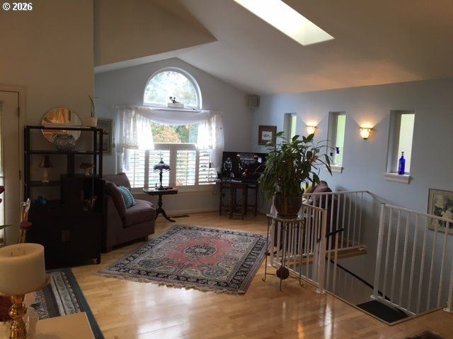 12245 Se WHITCOMB Dr, Milwaukie, OR 97222