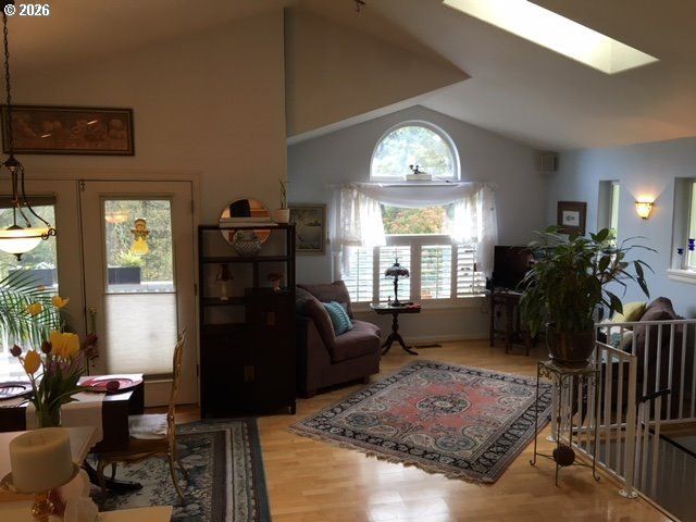 12245 Se WHITCOMB Dr, Milwaukie, OR 97222