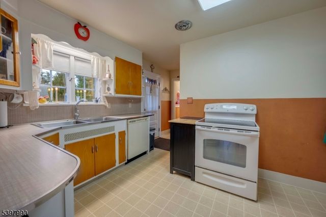 240 Aurora St, Lopatcong Twp., NJ 08865