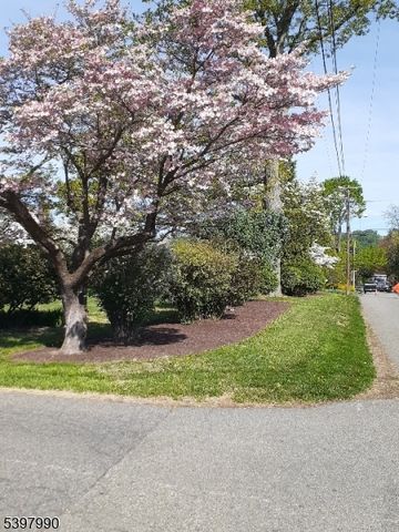 240 Aurora St, Lopatcong Twp., NJ 08865