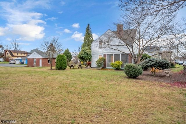 240 Aurora St, Lopatcong Twp., NJ 08865