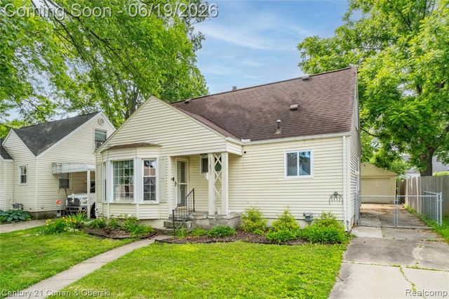 13631 Labelle Street, Oak Park, MI 48237