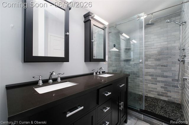 13631 Labelle Street, Oak Park, MI 48237