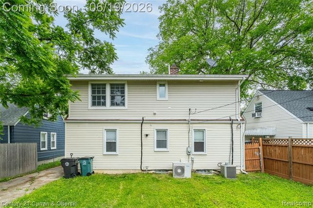 13631 Labelle Street, Oak Park, MI 48237