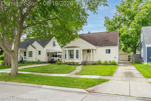 13631 Labelle Street, Oak Park, MI 48237