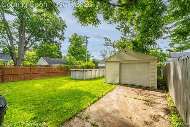 13631 Labelle Street, Oak Park, MI 48237