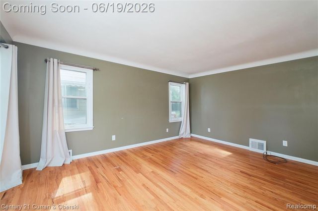 13631 Labelle Street, Oak Park, MI 48237