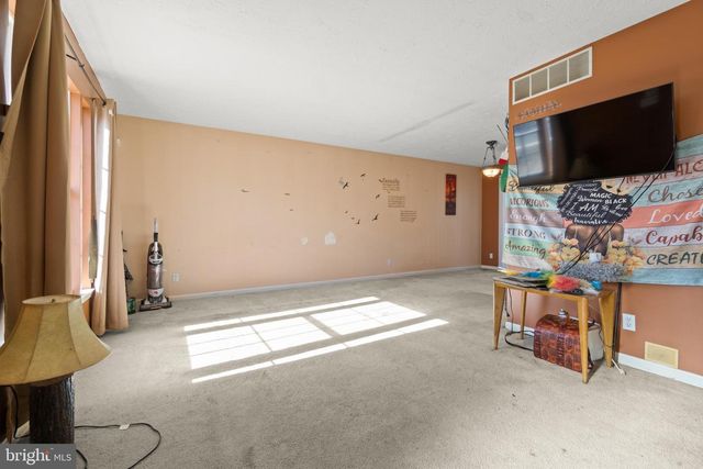 18 ROSALIND CIR, Sicklerville, NJ 08081