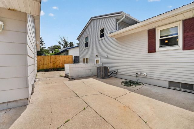 1303 Shultz Street, Waterloo, IA 50707
