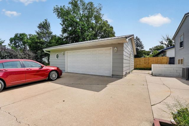 1303 Shultz Street, Waterloo, IA 50707