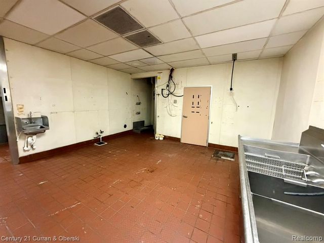 18902 Northline Road, Southgate, MI 48195