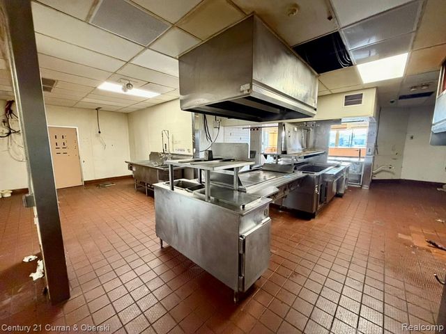 18902 Northline Road, Southgate, MI 48195
