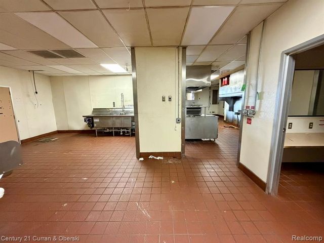 18902 Northline Road, Southgate, MI 48195