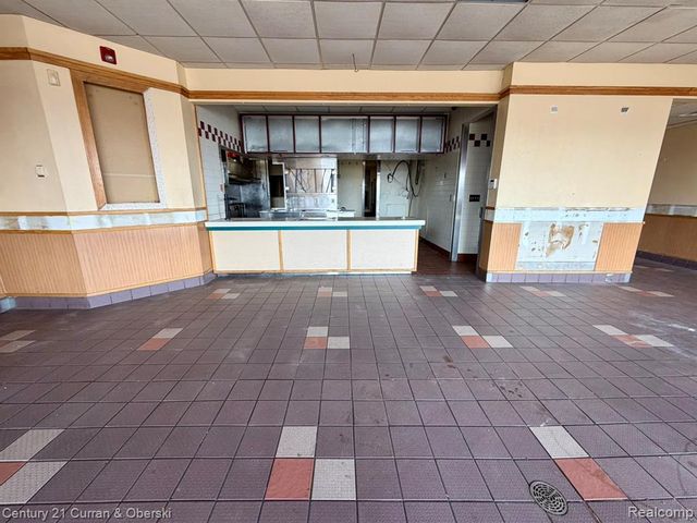 18902 Northline Road, Southgate, MI 48195