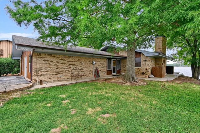 105 Cheyenne Drive, Lake Kiowa, TX 76240