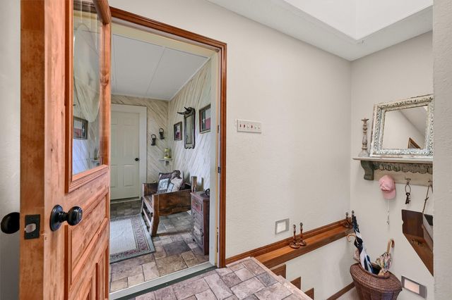 105 Cheyenne Drive, Lake Kiowa, TX 76240