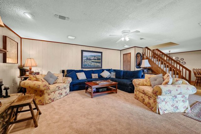 105 Cheyenne Drive, Lake Kiowa, TX 76240