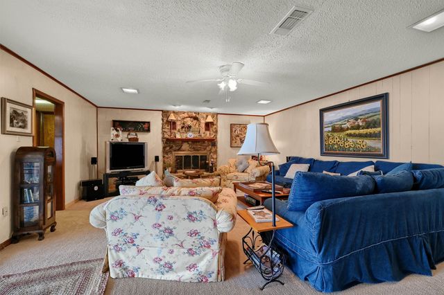 105 Cheyenne Drive, Lake Kiowa, TX 76240