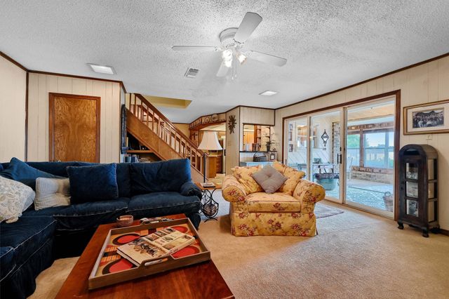 105 Cheyenne Drive, Lake Kiowa, TX 76240