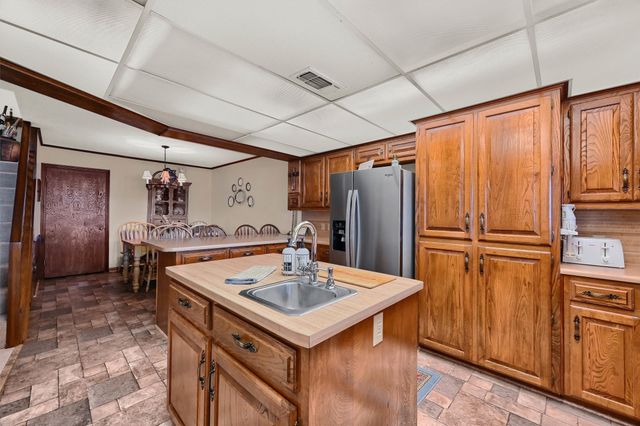 105 Cheyenne Drive, Lake Kiowa, TX 76240