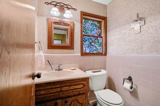 105 Cheyenne Drive, Lake Kiowa, TX 76240