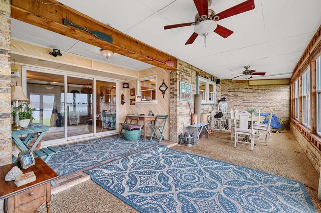 105 Cheyenne Drive, Lake Kiowa, TX 76240