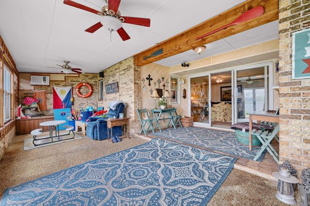 105 Cheyenne Drive, Lake Kiowa, TX 76240