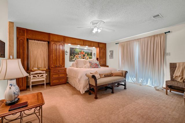 105 Cheyenne Drive, Lake Kiowa, TX 76240