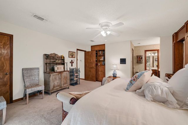 105 Cheyenne Drive, Lake Kiowa, TX 76240