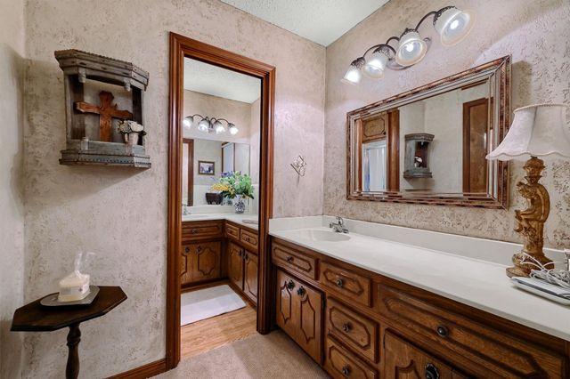 105 Cheyenne Drive, Lake Kiowa, TX 76240