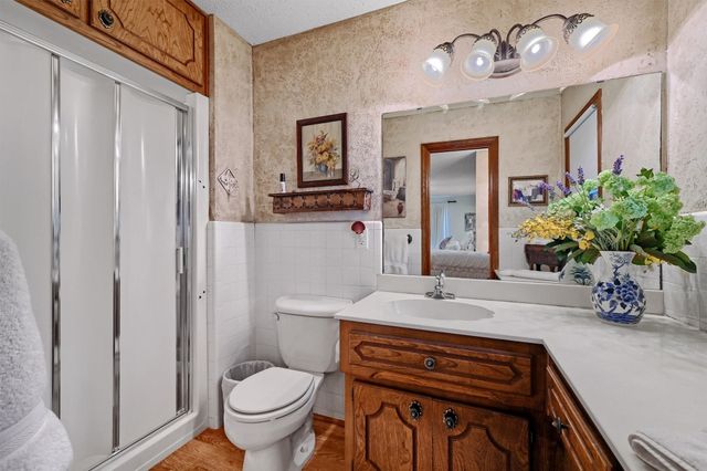 105 Cheyenne Drive, Lake Kiowa, TX 76240