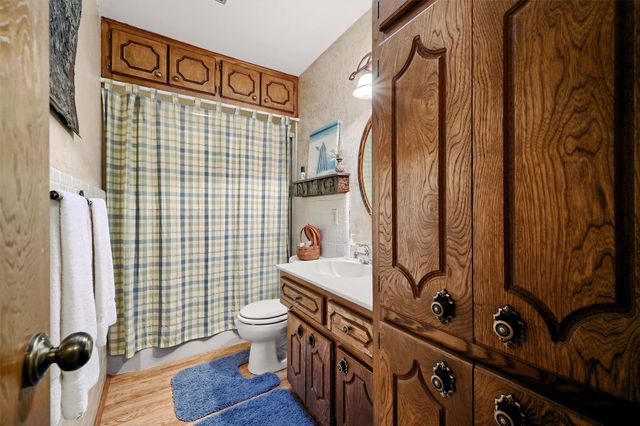 105 Cheyenne Drive, Lake Kiowa, TX 76240