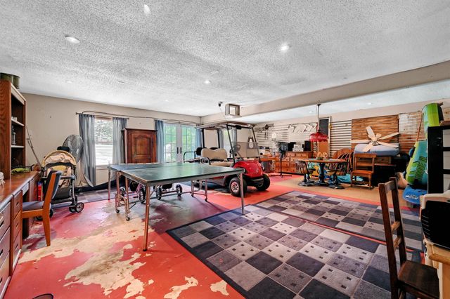 105 Cheyenne Drive, Lake Kiowa, TX 76240