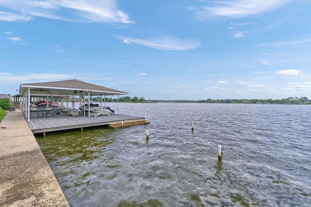 105 Cheyenne Drive, Lake Kiowa, TX 76240