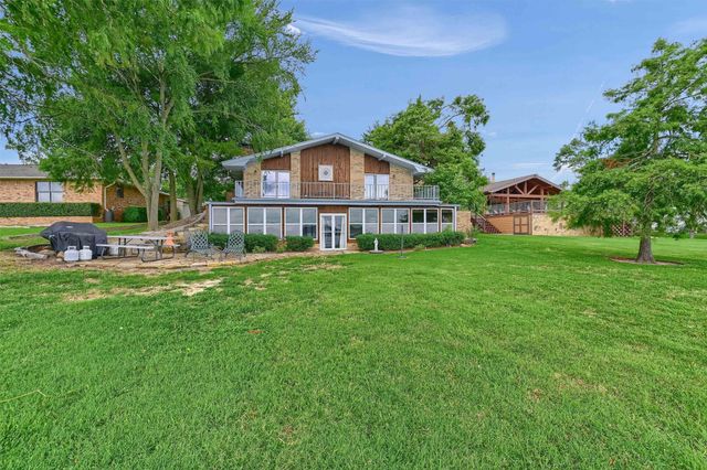 105 Cheyenne Drive, Lake Kiowa, TX 76240