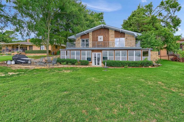 105 Cheyenne Drive, Lake Kiowa, TX 76240