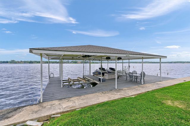 105 Cheyenne Drive, Lake Kiowa, TX 76240