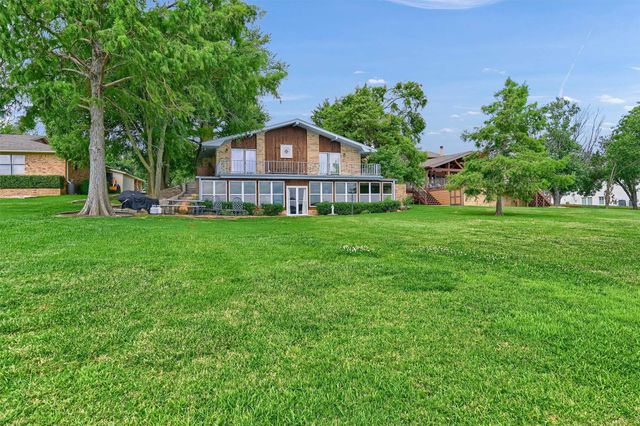 105 Cheyenne Drive, Lake Kiowa, TX 76240