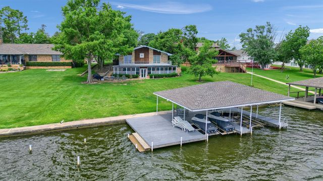 105 Cheyenne Drive, Lake Kiowa, TX 76240