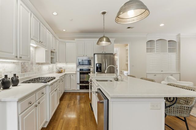 7298 MONT BLANC DR, Germantown, TN 38138