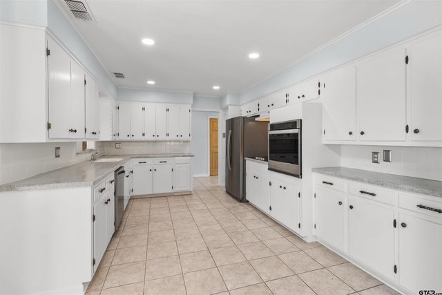 2001 Lakeshore Drive, Jacksonville, TX 75766