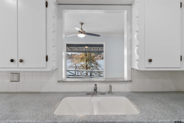 2001 Lakeshore Drive, Jacksonville, TX 75766