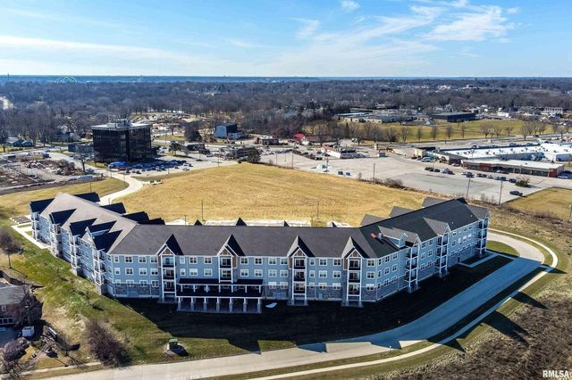 2592 MIDDLE Road 318, Bettendorf, IA 52722
